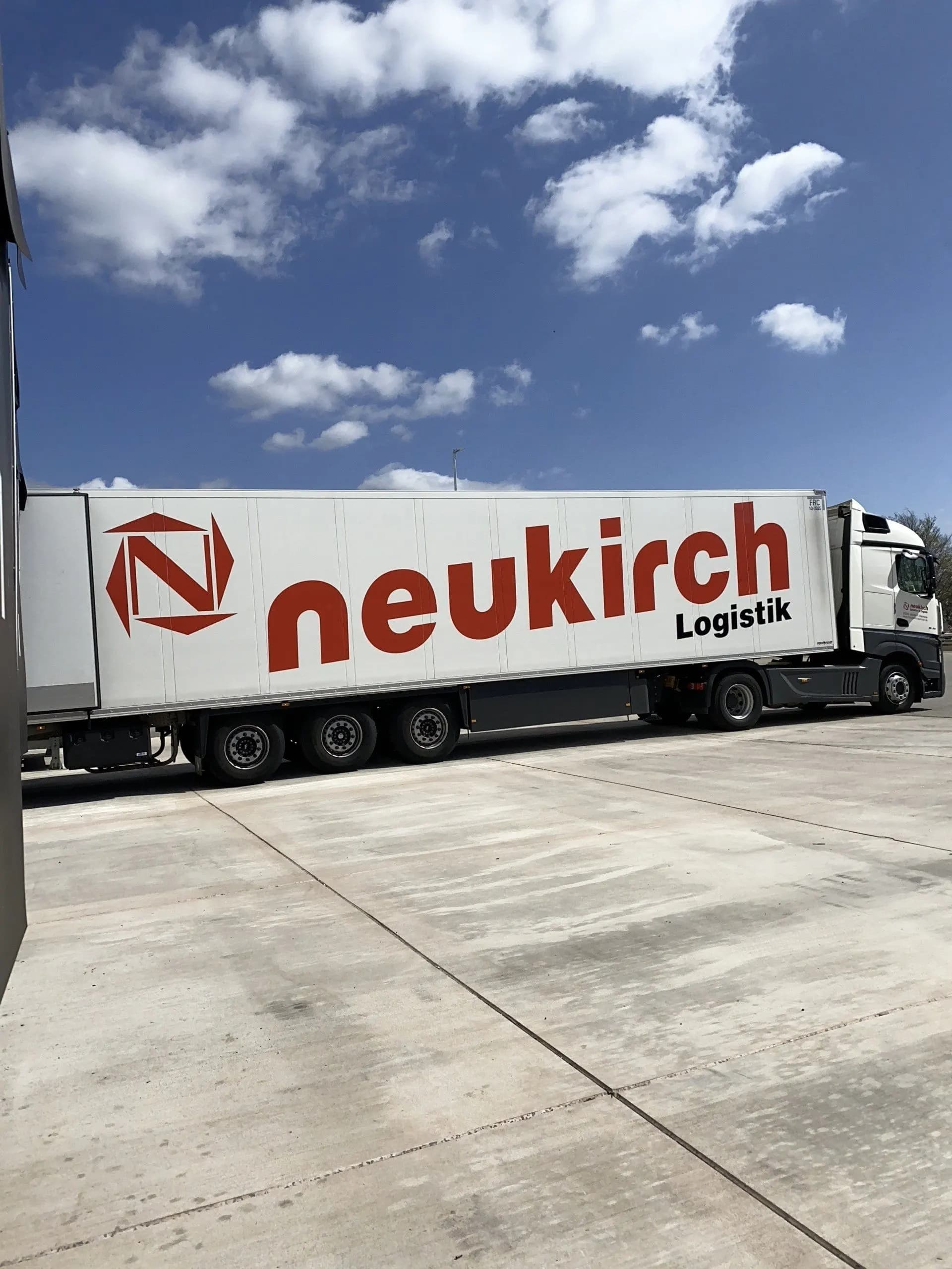 Neukirch Auflieger auf dem Betriebshof